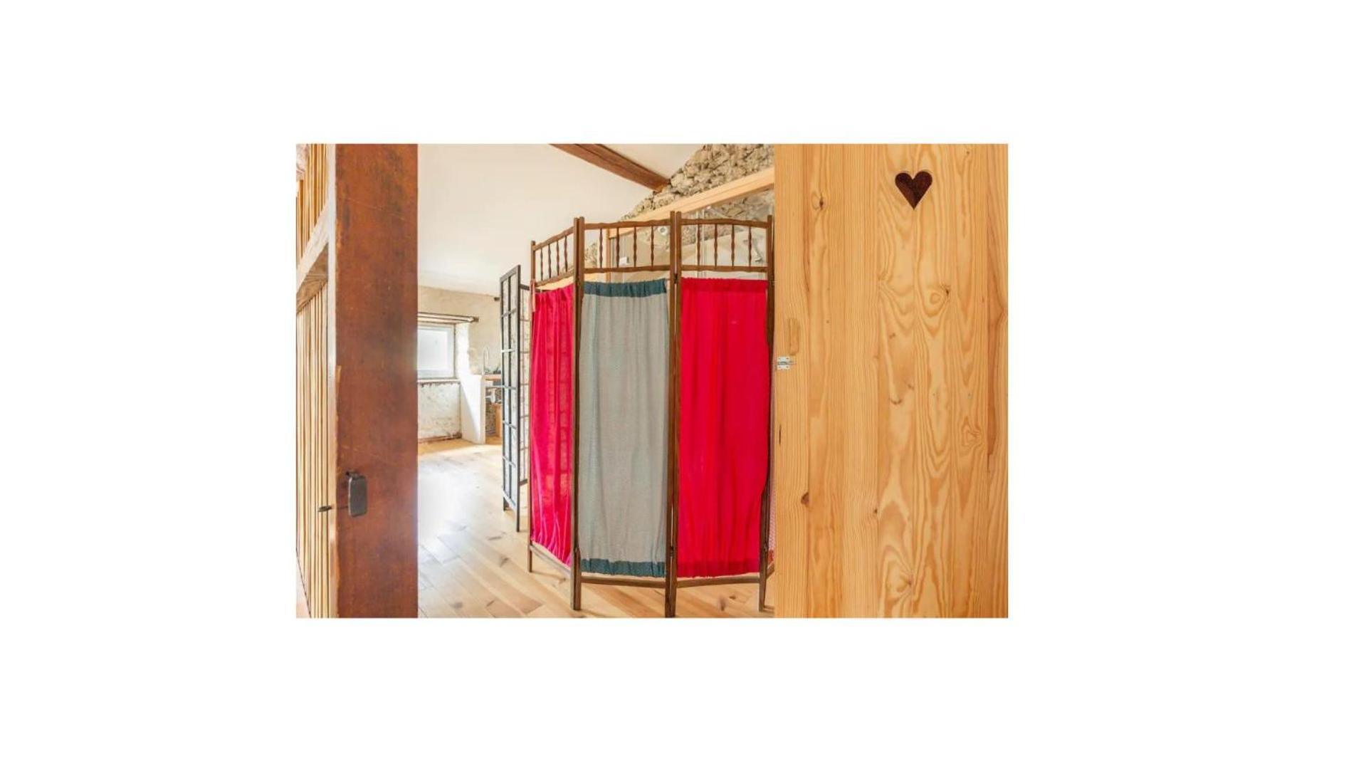 Chambre Triple Deluxe - Gite De La Louve Fougax-et-Barrineuf Exteriör bild