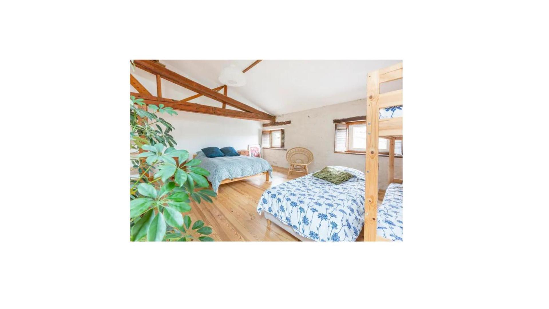Chambre Triple Deluxe - Gite De La Louve Fougax-et-Barrineuf Exteriör bild